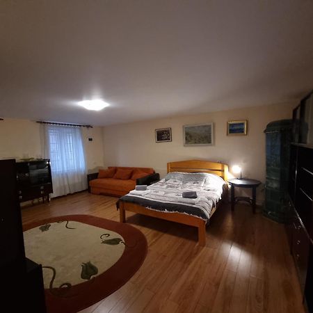 R Castle - 2 Room Apartment Брашов Екстер'єр фото
