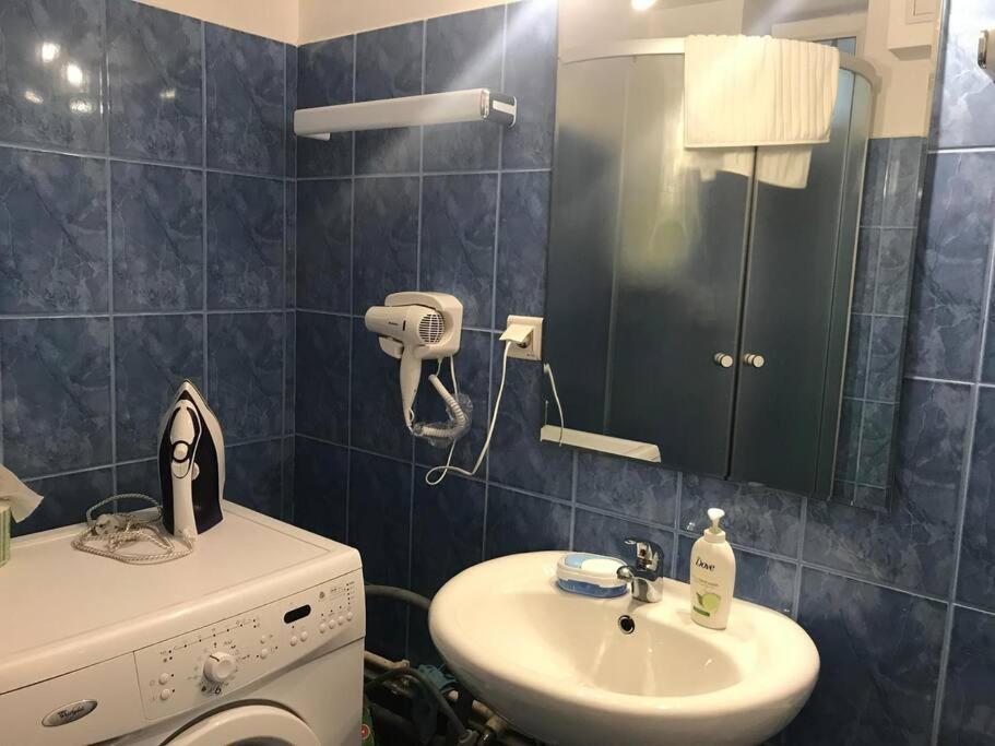 R Castle - 2 Room Apartment Брашов Екстер'єр фото